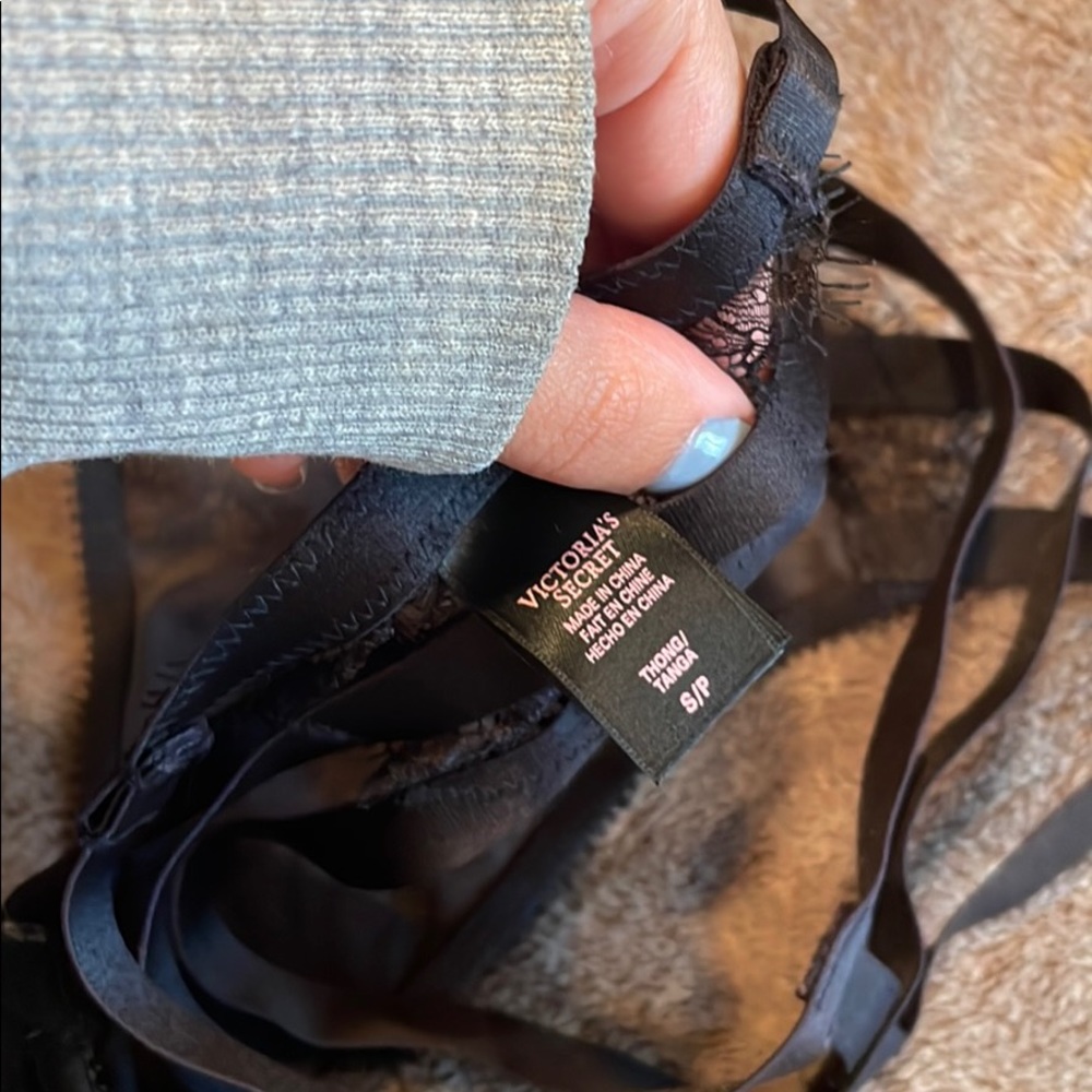 Victoria’s Secret Black Lace Bra and Thong Set - Picture 5 of 6